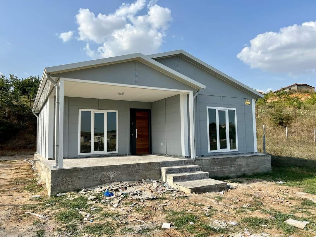 Antrasit Çerçeveli Modern Prefabrik Villa